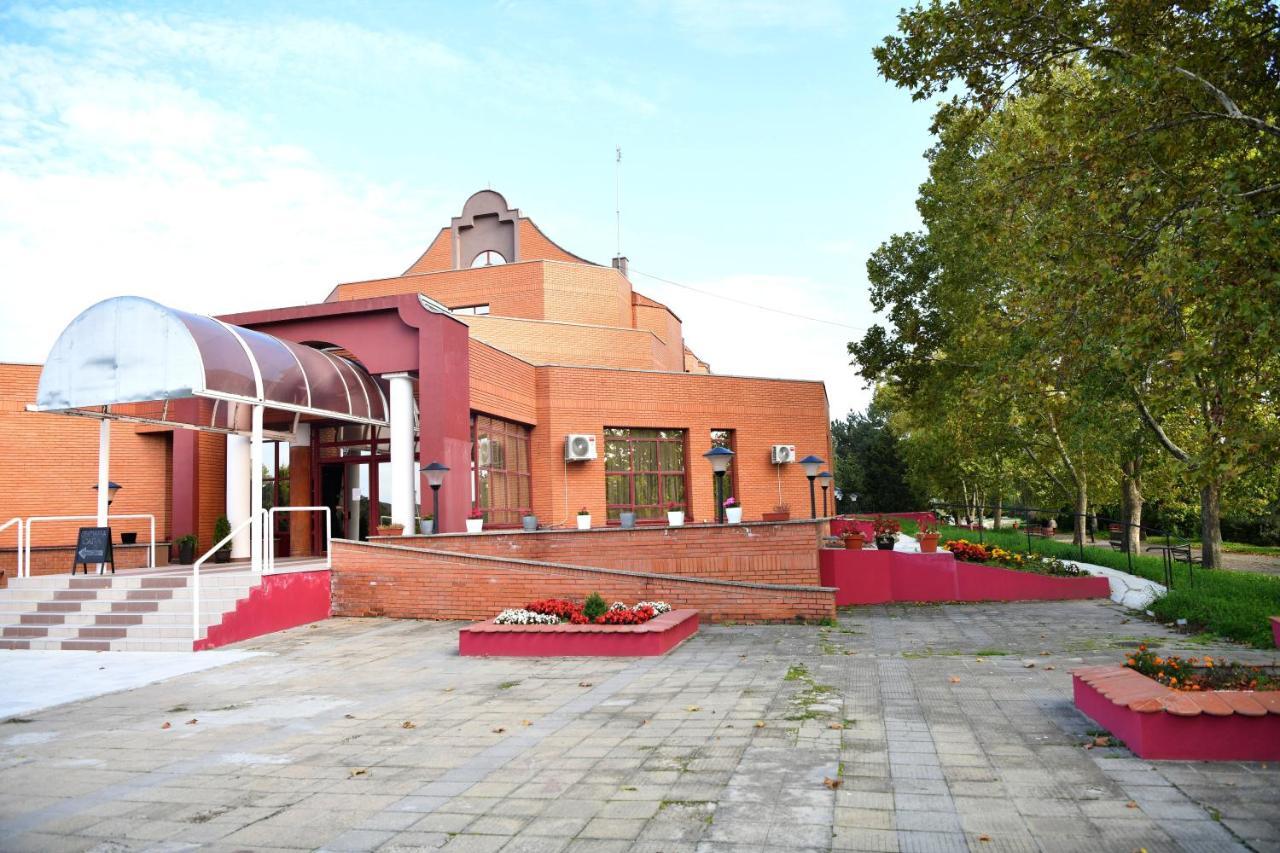 Zlatna Obala Becej Exterior photo